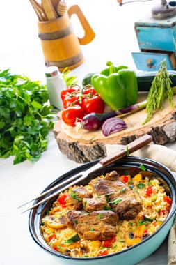 Sebzeli pilav ve et.