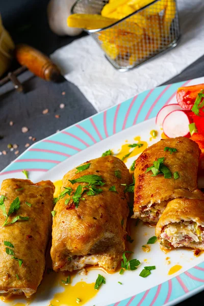 Rulade Verduras Lomos Cerdo Asado Con Ensaladas —  Fotos de Stock