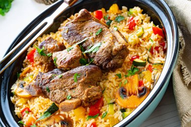 Sebzeli pilav ve et.