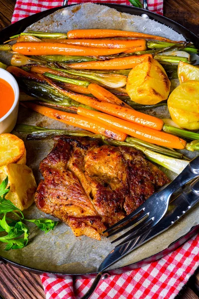 Grilled Neck Chops Caramelized Vegetables — Stock Photo, Image