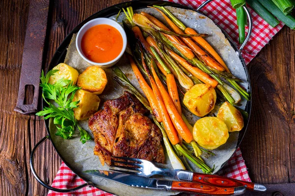 Grilled Neck Chops Caramelized Vegetables — Stock Photo, Image