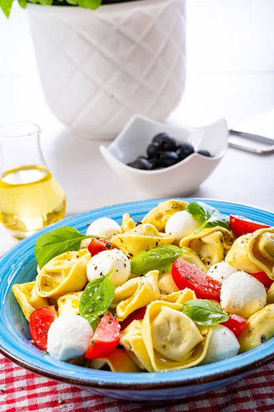 Finom Tésztaellenes Tortellini Tészta Saláta — Stock Fotó