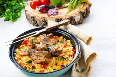 Sebzeli pilav ve et.