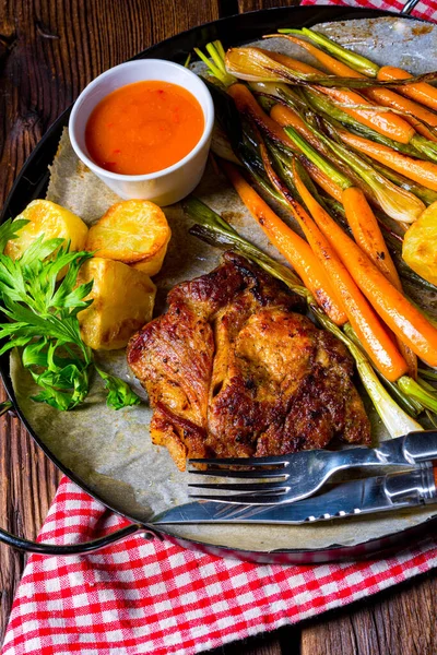 Grilled Neck Chops Caramelized Vegetables — Stock Photo, Image