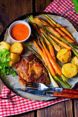 Karamelli sebzeli ızgara boyun pirzolası..