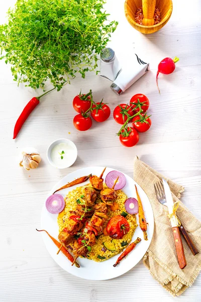 Brochetas Con Verduras Bulgur —  Fotos de Stock