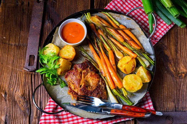 Karamelli sebzeli ızgara boyun pirzolası..