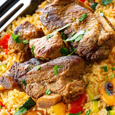 Sebzeli pilav ve et.