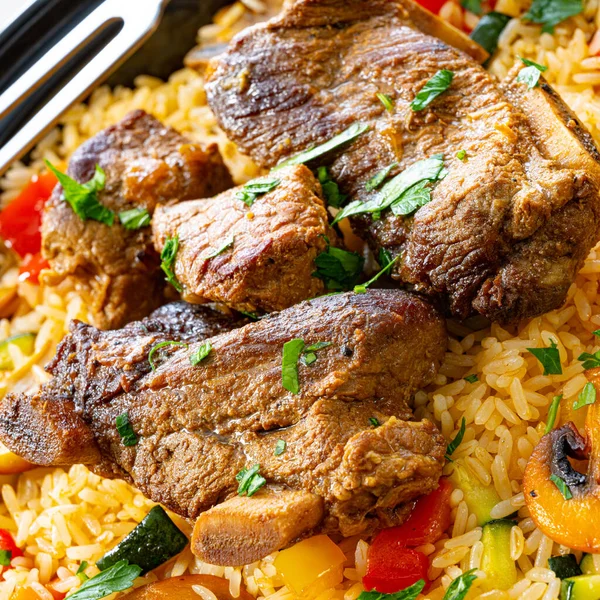 Sebzeli pilav ve et.