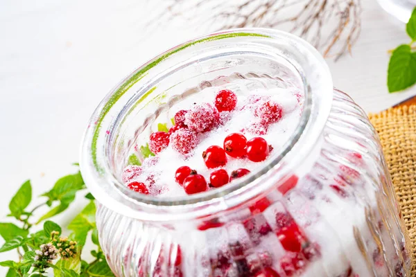 Köstliche Frische Johannisbeeren Mit Zucker — Stockfoto