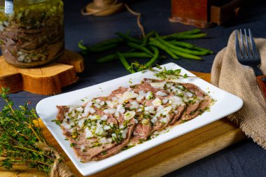 Üzümlü, lezzetli, soğuk et.