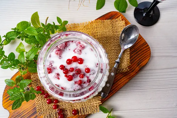 Deliciosas Grosellas Frescas Con Azúcar —  Fotos de Stock