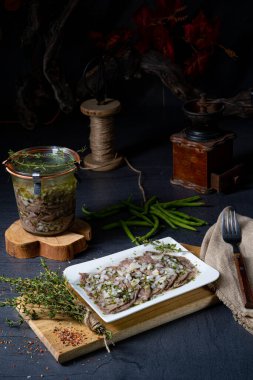 Üzümlü, lezzetli, soğuk et.
