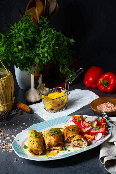 Rulade Verduras Lomos Cerdo Asado Con Ensaladas —  Fotos de Stock