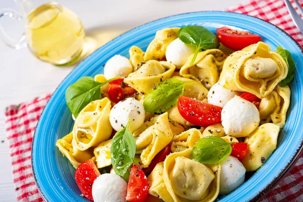 Deliziosi Antipasti Tortellini Insalata Pasta — Foto Stock