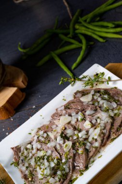 Üzümlü, lezzetli, soğuk et.