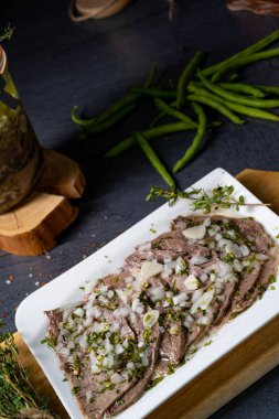 Üzümlü, lezzetli, soğuk et.