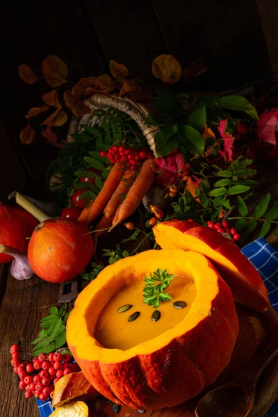 Deliziosa Zuppa Zucca Autunnale Con Baguette — Foto Stock