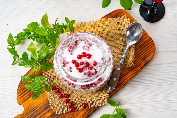 Deliciosas Grosellas Frescas Con Azúcar —  Fotos de Stock