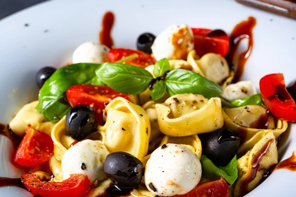 Rustik Tortellini Pastasallad Med Mozzarella — Stockfoto