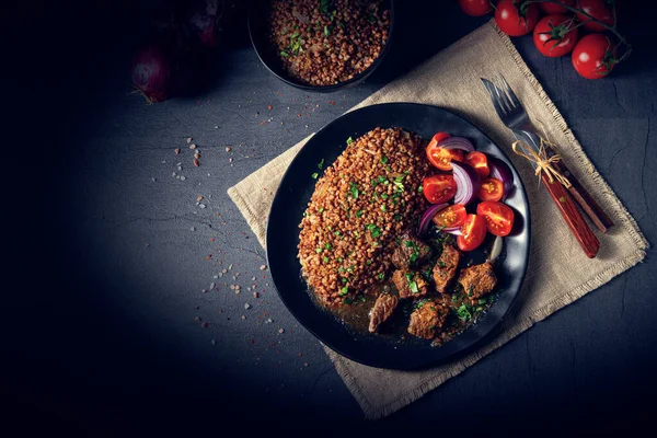 Ofen Gebackene Buchweizengrütze Mit Rindergulasch — Stockfoto