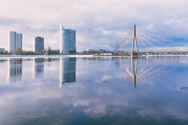 Riga setin yansıması nehre ile