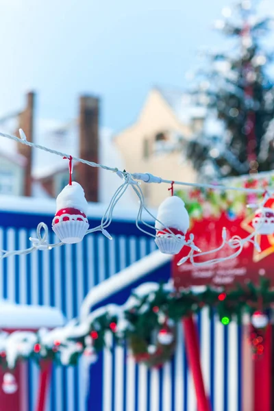 Dekoration auf dem Weihnachtsmarkt an einem sonnigen Tag — Stockfoto