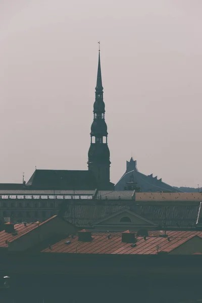Петроградский собор и Рижская национальная библиотека — стоковое фото