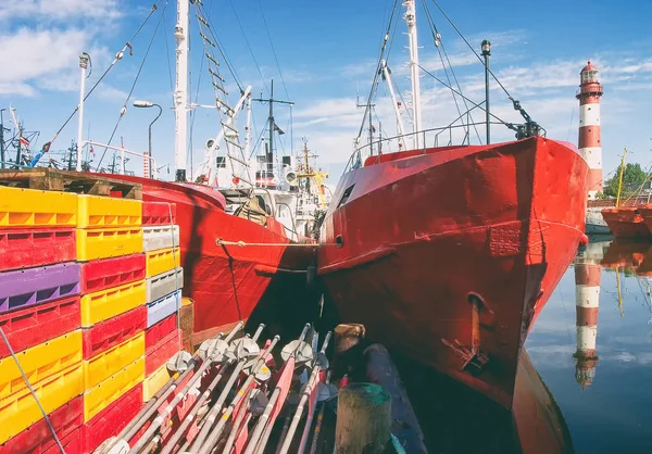 Bateaux Pêche Dans Port Mer Baltique Sur Fond Filets Boîtes — Photo