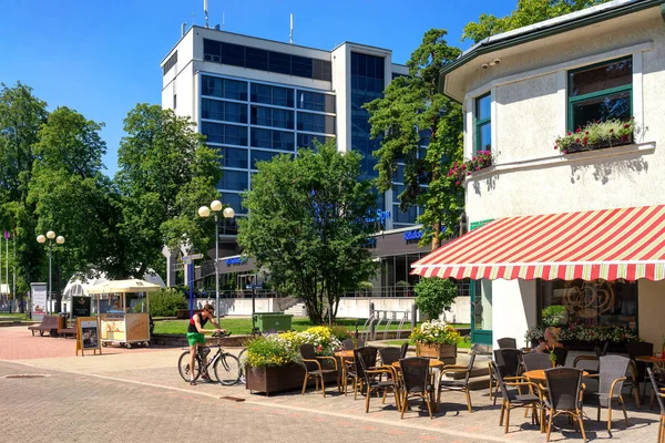 Centrala gatan i den resort staden Jurmala — Stockfoto