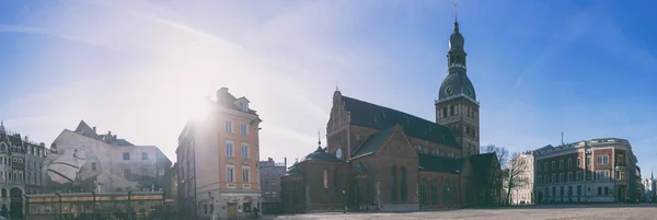 Blick auf den Domplatz in Riga im Frühling — Stockfoto