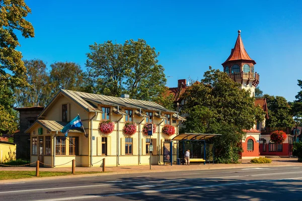 Jurmala resort şehir merkezinde turist