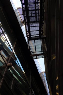 Modern metal yapının parçaları