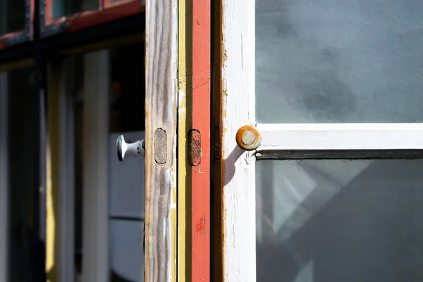 Open windows of the old house — Stock Photo, Image