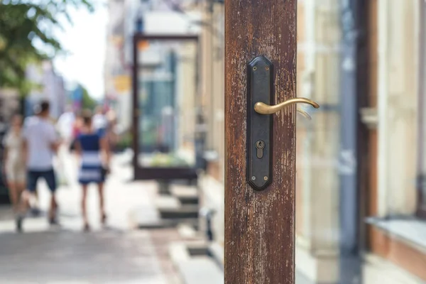 Open door of a store on a city street — Stock Photo, Image