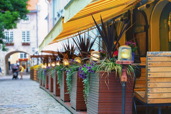 Sommar restaurang i Rigas historiska centrum — Stockfoto