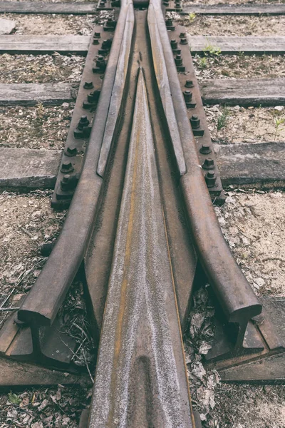 Alte Holzschwellen mit Schienen — Stockfoto