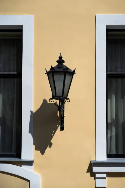 Street lamp on the facade of the house — Stock Photo, Image