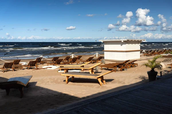 Café de verano en la playa de Jurmala en otoño —  Fotos de Stock