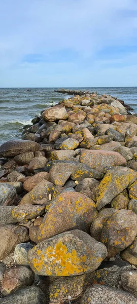 Een Pier Gemaakt Van Grote Stenen Oostzee Een Pier Gemaakt — Stockfoto