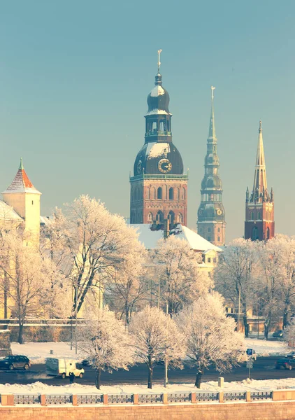 Buildings and trees in white frost in Riga — Stock Photo, Image