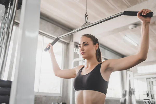 Beautiful Young Healthy Woman Exercising Gym — Stock Photo, Image