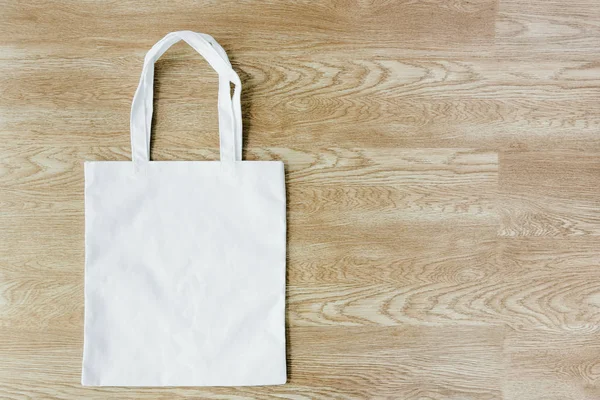 Utilisez des sacs en tissu pour réduire le réchauffement climatique — Photo