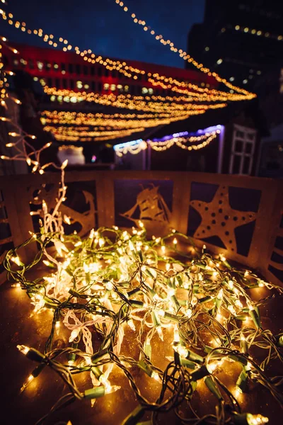 Kerst Festival Licht Slingers Versiering Huis Veranda Stad — Stockfoto