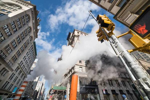 New York City Manhattan Ulicy Midtown Steam Znaki Sygnały Słoneczny — Zdjęcie stockowe