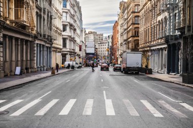 New York City asfalt yolda araba trafik gündüz meşgul kavşak sokakları