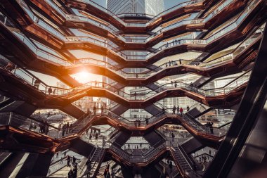New York, Amerika Birleşik Devletleri-18 Mart 2019: modern mimari bina gemi spiral merdiven New York 'ta Hudson yard merkezinde olduğunu