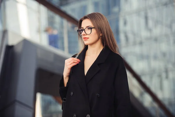 Beautiful Business Woman Walking City Street Office Wearing Eyeglasses — Stock Photo, Image