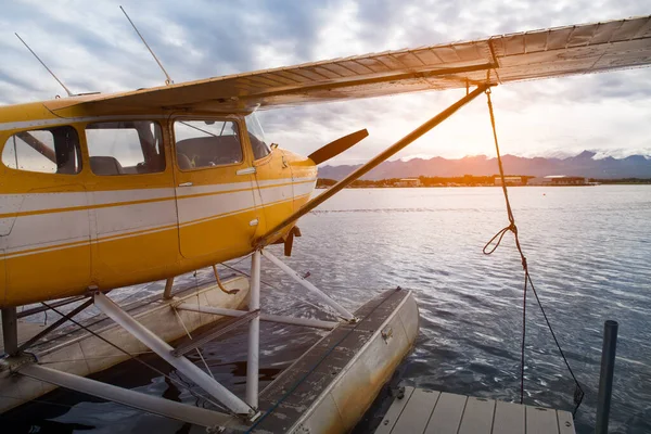 Aviões Hidroaviões Privados Estacionados Aeroporto Aquático Lago Alasca Anchorage — Fotografia de Stock