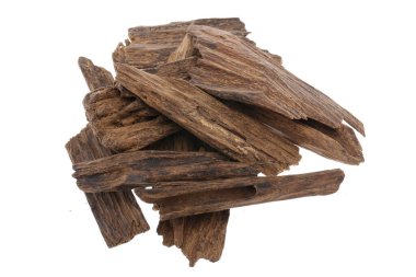 Seçici Odak Noktası, Agar Ormanı Çubukları ya da Agarwood Arkaplanı Tütsü için kullanılan tütsü Cipsleri Oud ya da Bakhoor gibi gerekli yağların parfümleri